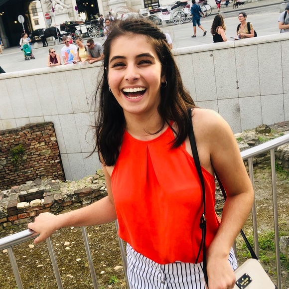 Meet your Posher, Maddie - Picture 1 of 1